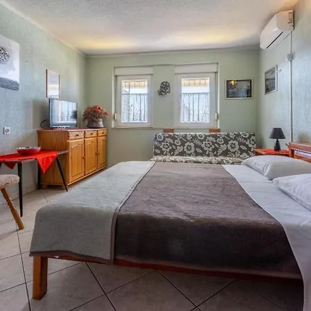 Apartament Ferienwohnung Fur 3 Personen Ca 30 Qm In Crikvenica, Kvarner Bucht Und Umgebung - B60803
